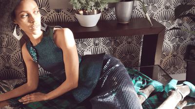 How do you dress for a holiday party